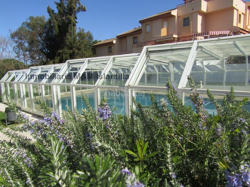 Foto a991c31f-f56a-4f2d-84ea-f1d829985c39. Casa adossada amb aparcament piscina a Islantilla golf Islantilla