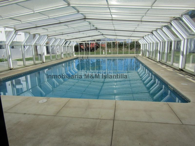 Foto b336f609-4af5-4fe8-ad57-5bd9e98b265b. Casa adossada amb aparcament piscina a Islantilla golf Islantilla