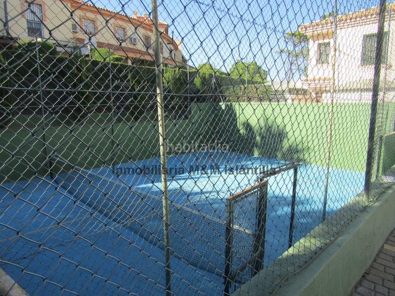 Foto 0a08e399-544a-488c-b3c5-976dc6ebf2f4. Casa adossada amb piscina a Islantilla golf Islantilla
