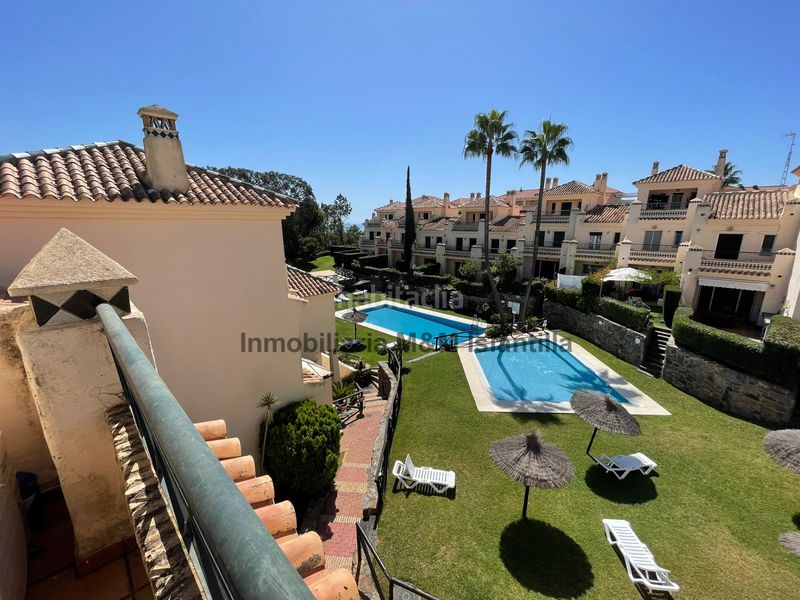 Foto 1429b95e-c3ae-40b9-ac11-84df0f7df491. Casa adossada amb piscina a Islantilla golf Islantilla