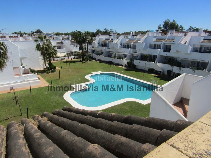 Foto 0c533b10-e4e7-4889-a5d2-305224c7f7f4. Àtic amb xemeneia aparcament piscina a Islantilla golf Islantilla