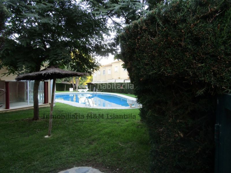 Foto eaff15be-4d6c-4706-94ec-a18450b152c5. Casa adossada amb aparcament piscina a Islantilla golf Islantilla