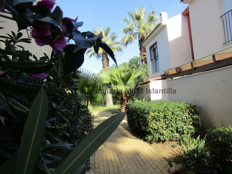 Foto 4ee968fc-77d0-4017-b57a-e204035ca825. Casa adossada amb aparcament piscina a Islantilla golf Islantilla