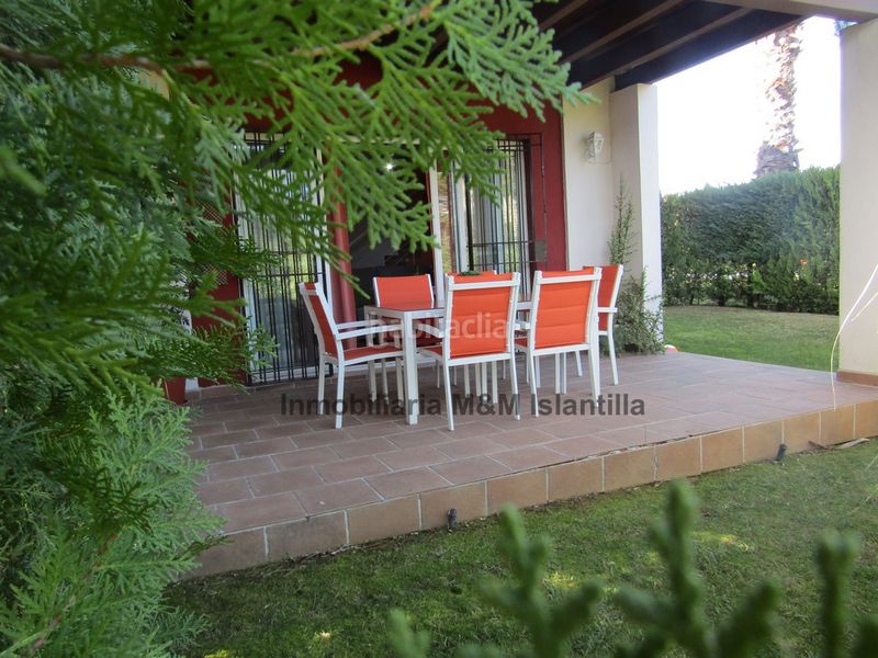 Foto 4f601c1e-8fbe-46f9-ba64-688897b3e83f. Casa adossada amb aparcament piscina a Islantilla golf Islantilla