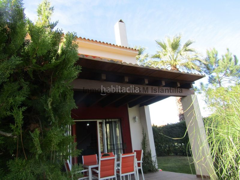 Foto 9fd6dd29-2846-4a0b-90fb-a45440a7af99. Casa adossada amb aparcament piscina a Islantilla golf Islantilla