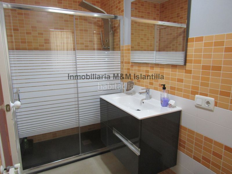 Foto bd0ee8e5-11e7-4a11-853b-92dd15e44c29. Casa adossada amb aparcament piscina a Islantilla golf Islantilla