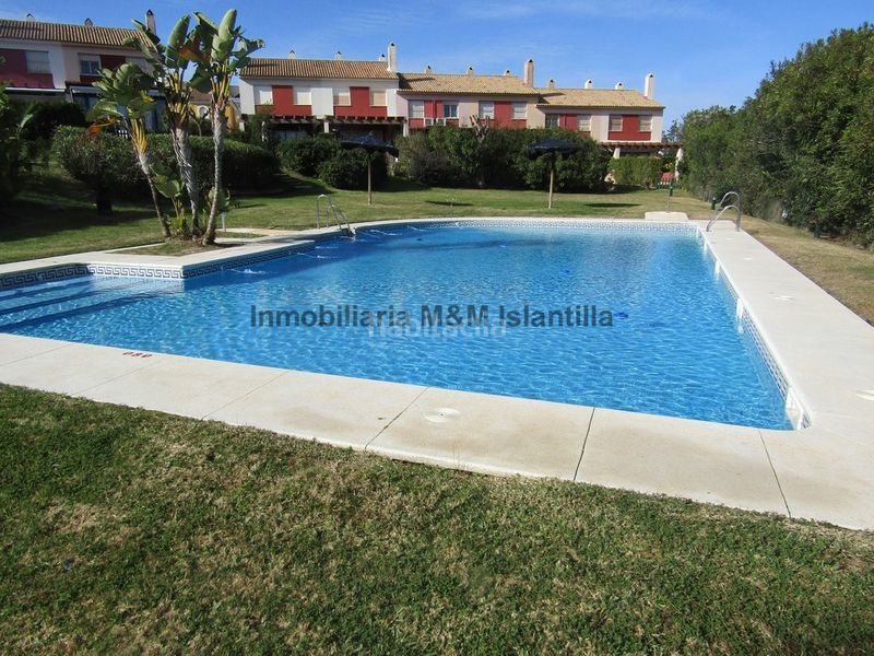 Foto d0d95979-3220-471c-a4e2-da8ac03e2036. Casa adossada amb aparcament piscina a Islantilla golf Islantilla