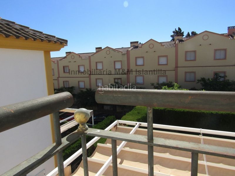 Foto b2abb15c-9a93-4ef2-b96e-047044ce5ce2. Casa adossada amb aparcament piscina a Islantilla golf Islantilla