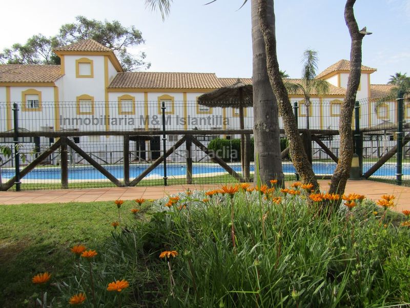 Foto e6cefb48-c2c9-4bdf-a4b5-3698ea048090. Casa adossada amb aparcament piscina a Islantilla golf Islantilla