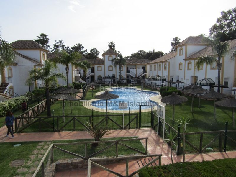 Foto f1c6969a-eaa2-464c-81eb-669f161c94df. Casa adossada amb aparcament piscina a Islantilla golf Islantilla