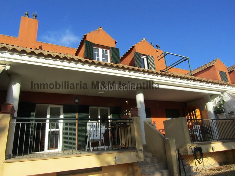 Foto 195f02c3-ce4b-4e9c-bf36-de729ba5ecff. Casa adossada amb aparcament piscina a Islantilla golf Islantilla