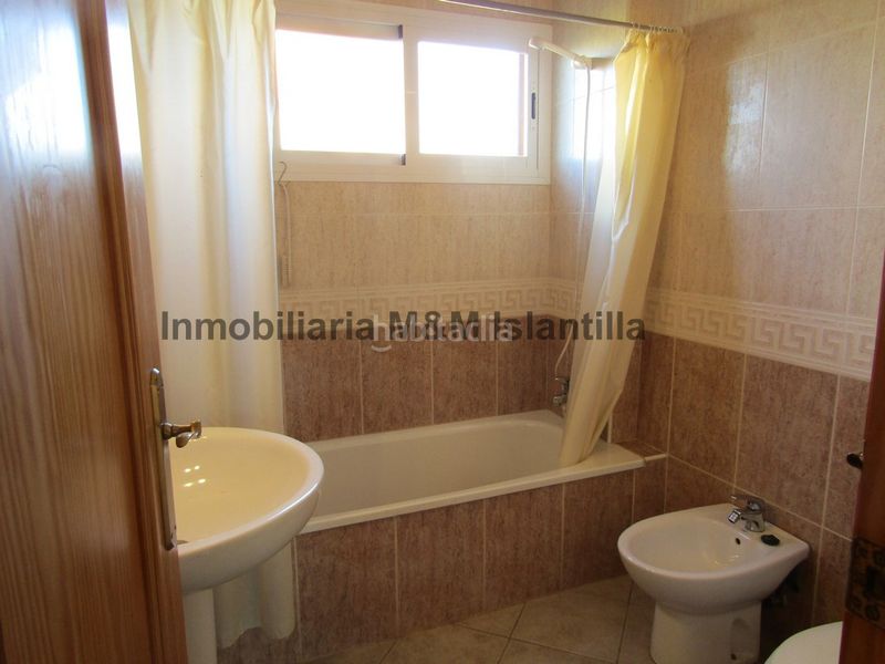 Foto 1a881b75-aaff-4e5c-984d-7408cf22f694. Casa adossada amb aparcament piscina a Islantilla golf Islantilla