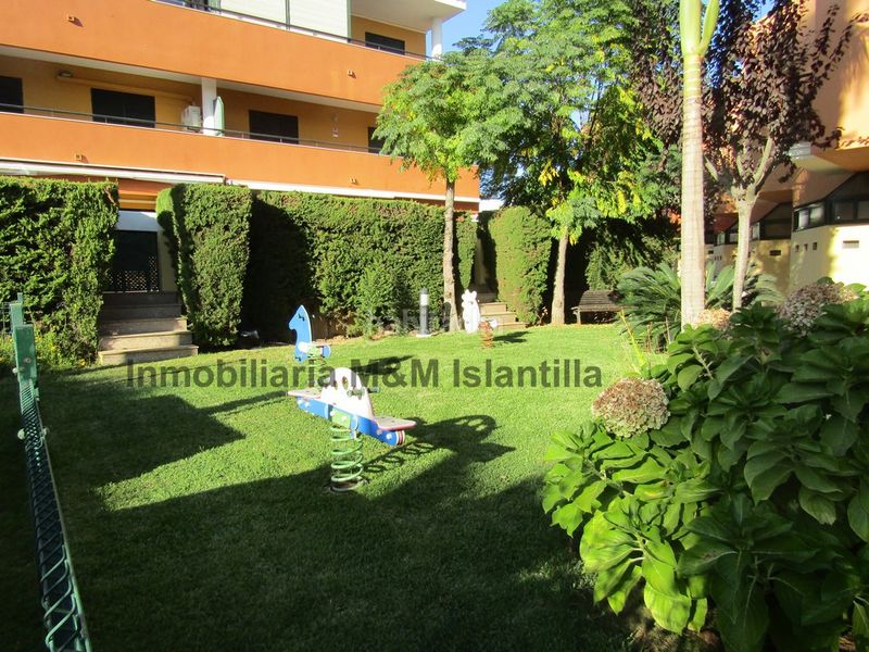 Foto 3fa35962-ecbf-4d80-bd66-2125df2eb842. Casa adossada amb aparcament piscina a Islantilla golf Islantilla
