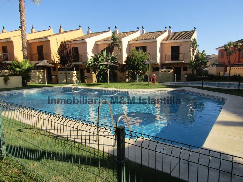 Foto 549d266d-c90c-4d2a-95d3-88ed2cffed35. Casa adossada amb aparcament piscina a Islantilla golf Islantilla