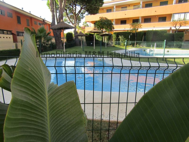 Foto 6a77fdb4-42fb-408f-a53e-bde0a3ae6bc4. Casa adossada amb aparcament piscina a Islantilla golf Islantilla