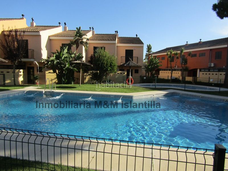 Foto 7df4c63a-e942-4442-9367-9564583e5528. Casa adossada amb aparcament piscina a Islantilla golf Islantilla