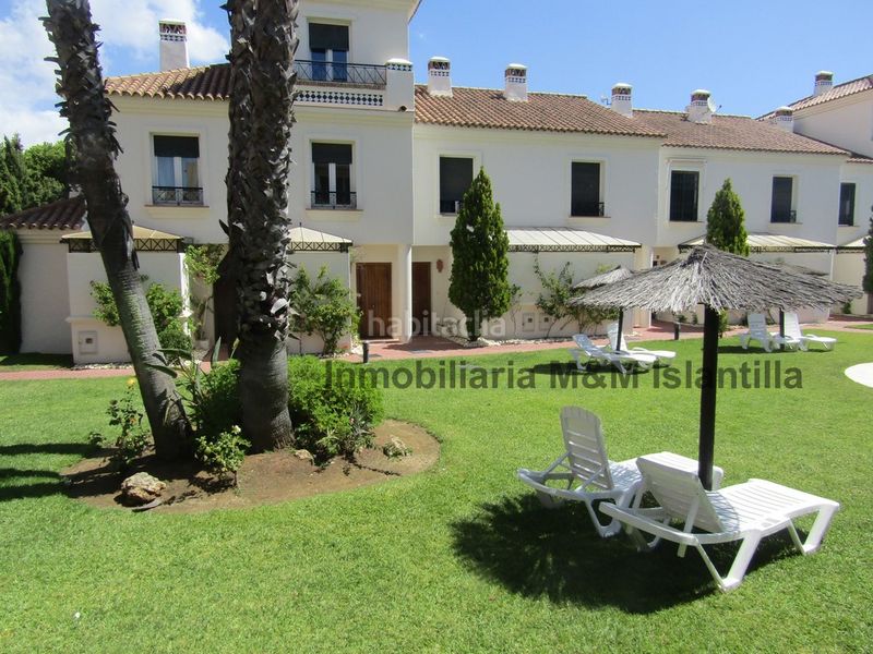 Foto 1d09a339-2d35-4471-8400-019a54b5205a. Casa adossada amb aparcament piscina a Islantilla golf Islantilla