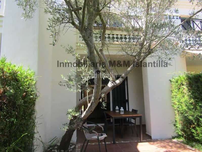 Foto 4fd8dd85-0540-4036-a8fd-d1b9f4067d7b. Casa adossada amb aparcament piscina a Islantilla golf Islantilla