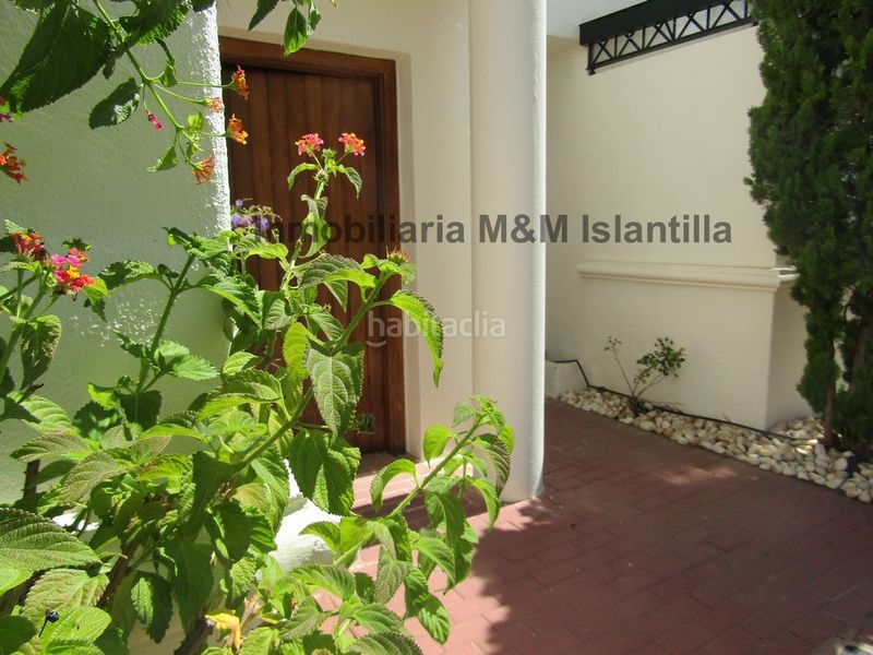 Foto 58550e1d-de3d-48f0-a17d-ded37a6ba5a2. Casa adossada amb aparcament piscina a Islantilla golf Islantilla
