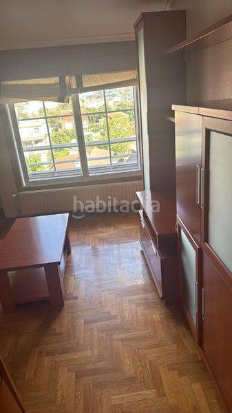 Foto 2039126b-b5aa-4624-8ba7-531c66e759b9. Alquiler apartamento en rúa redondo 40 piso en urbanización privada con piscina y plaza de garaje en Vigo
