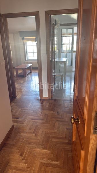 Foto b2bd22d1-68a3-4077-9bf2-3b9287bea6f7. Alquiler apartamento en rúa redondo 40 piso en urbanización privada con piscina y plaza de garaje en Vigo