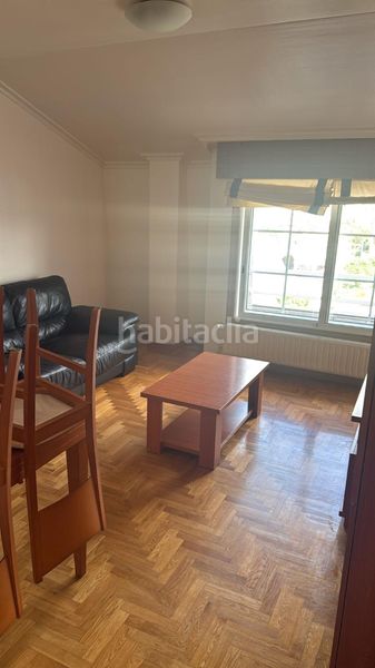 Foto cc27dabd-4fd9-4e86-9c7b-8220d0b7b0c9. Alquiler apartamento en rúa redondo 40 piso en urbanización privada con piscina y plaza de garaje en Vigo