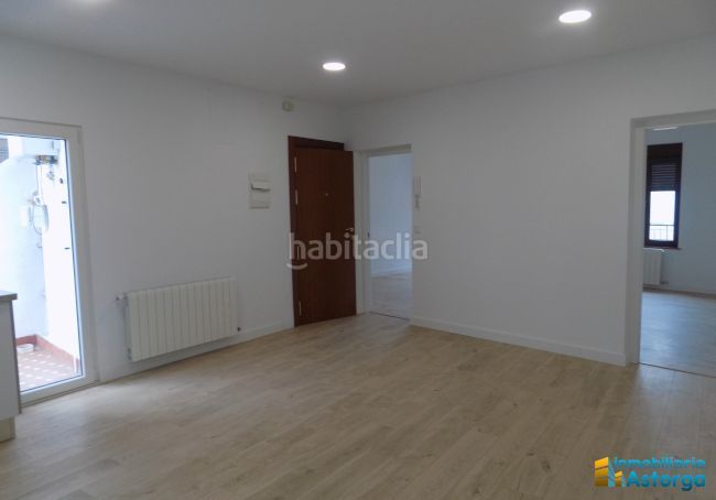 Foto 293dea58-0602-4f4d-b379-a6b4a91311e9. Rent flat with heating in Astorga