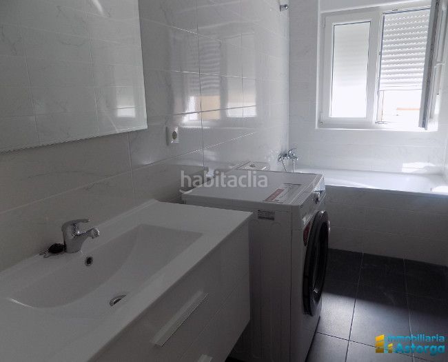 Foto 534e3773-552b-4a41-8891-4c4afc276540. Rent flat with heating in Astorga