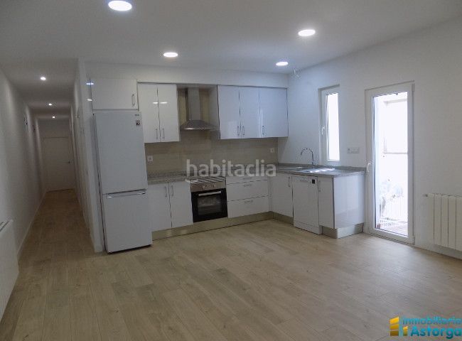 Foto 8c760d52-bd17-4ddd-a577-d8bc8b0f4821. Rent flat with heating in Astorga