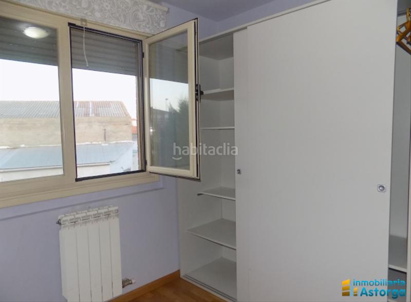 Foto 1a07252a-e64e-4ce2-a35a-ba2cc342957f. Casa adossada a Astorga