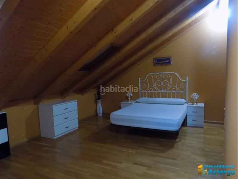 Foto 2096515a-8895-4d7c-ab71-2ecc3c982570. Casa adossada a Astorga