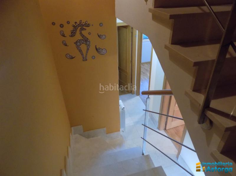 Foto 54b9bb0e-339c-48cd-8550-c9afde6dbc9e. Casa adossada a Astorga