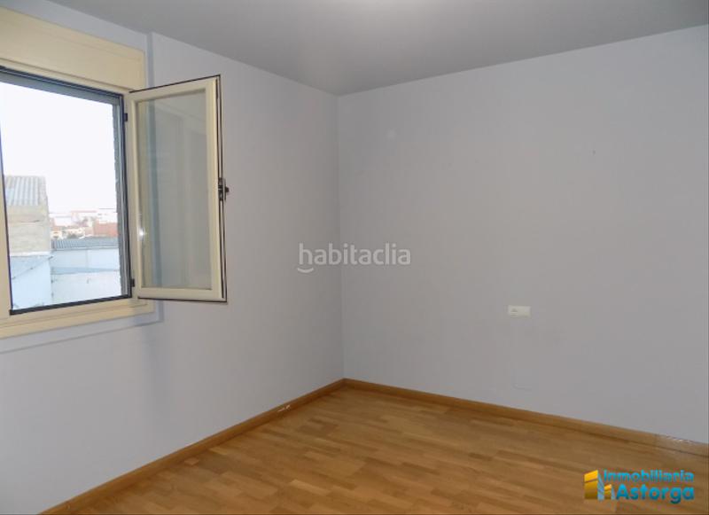 Foto 6c9f6b40-d737-4a19-9fdc-833d55bc9abd. Casa adossada a Astorga