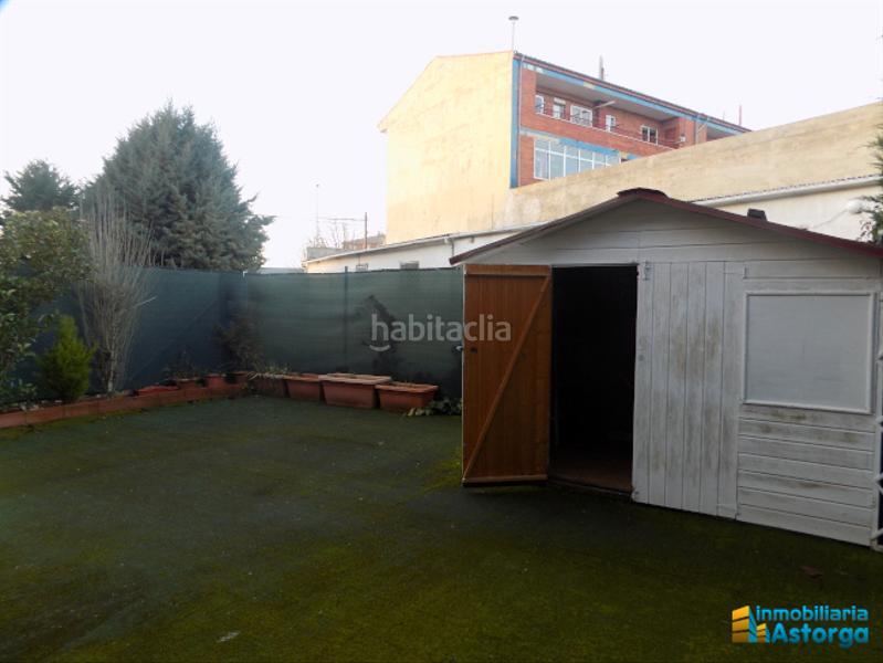 Foto 8c831a9a-eb6c-4620-be45-82c5cad34b96. Casa adossada a Astorga