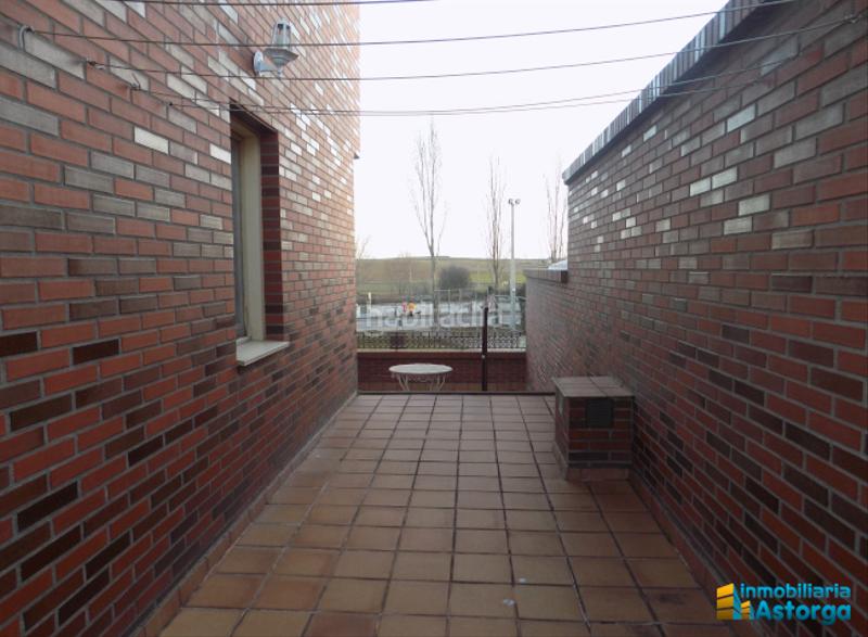 Foto e031635c-0119-4e1e-aea3-8764749aa0ef. Casa adossada a Astorga