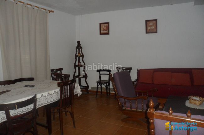 Foto 2331c708-a811-4e50-9c73-44e6f997f84d. Casa a le-6426 5 a Valderrey