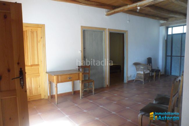 Foto 2f37cdfd-7a3a-4f04-9d8b-9acb0f9e44b5. Casa a le-6426 5 a Valderrey
