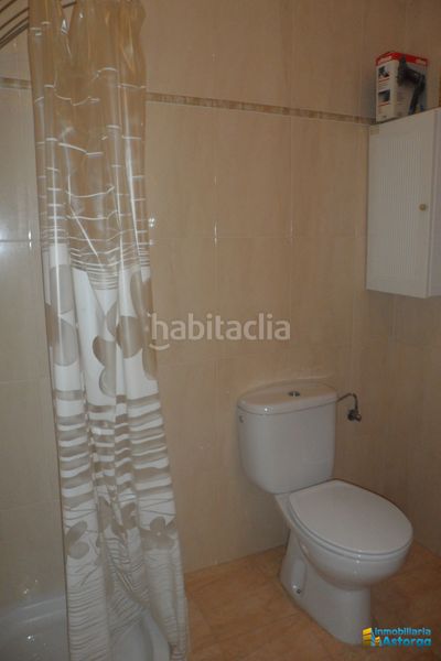 Foto e71fcdb8-62c5-4aeb-8ef4-8b9f1497295a. Casa a le-6426 5 a Valderrey