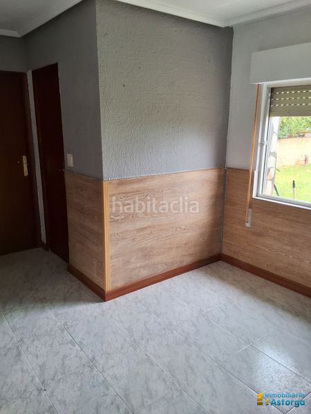 Foto cddff587-8d4c-40a3-aa4b-ae5b97560faf. Haus mit heizung in Astorga