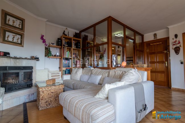 Foto bd341fc9-4760-4df0-8ac7-5a5634088927. Appartamento con camino riscaldamento in Astorga