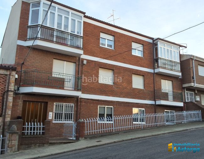 Foto b3e985e5-18d3-4f77-bdf2-3f71bf86afa7. Alquiler piso en Astorga