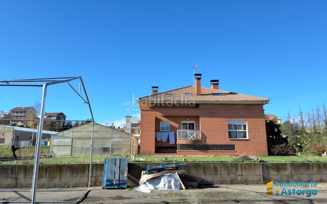 Foto 1b55c1a2-ca74-45a9-811d-61366074138d. Chalet avec chauffage parking piscine dans Astorga