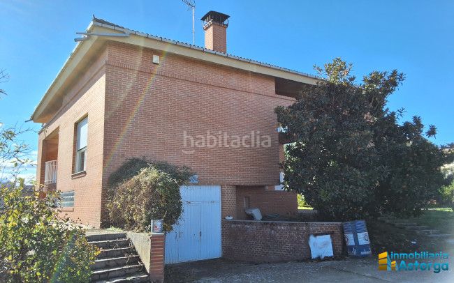 Foto 29be38e4-a5eb-4fa3-b0cc-6ee65e42a62c. Chalet avec chauffage parking piscine dans Astorga