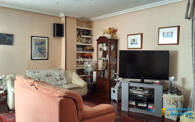 Foto 66a3cff2-97ca-4b13-bef1-44e5a7c8b75a. Chalet avec chauffage parking piscine dans Astorga