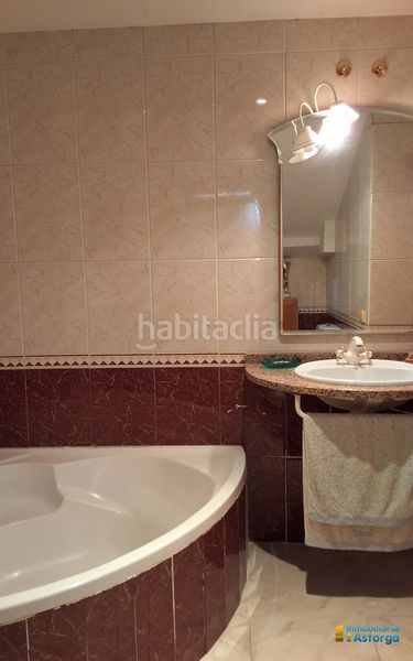 Foto 74901a22-79c8-49b8-98e1-3035fac75d3d. Chalet avec chauffage parking piscine dans Astorga