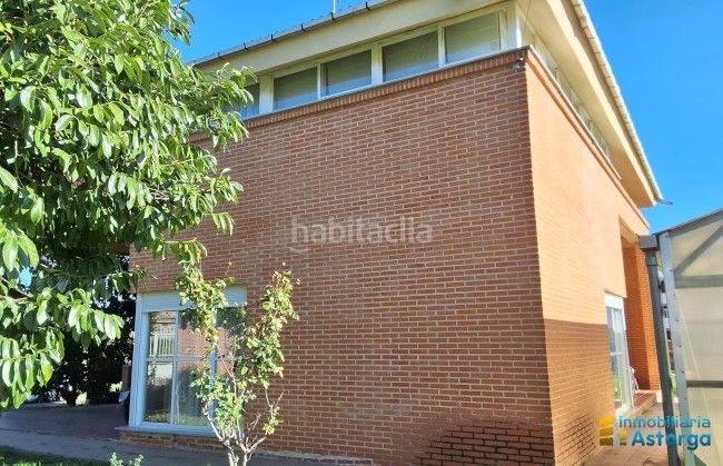 Foto 7c402f27-6f34-4cc9-a802-c3f890ac0515. Chalet avec chauffage parking piscine dans Astorga
