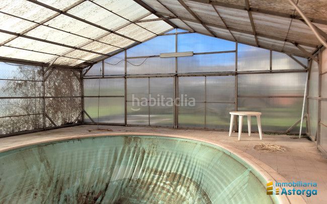 Foto ab2fe499-115b-4d74-96cf-e6f796f91ac9. Chalet avec chauffage parking piscine dans Astorga