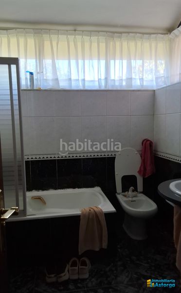 Foto d19ac56d-8cbf-4b90-ac6e-c1d54ac3506b. Chalet avec chauffage parking piscine dans Astorga