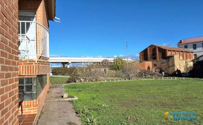 Foto e7090ea0-5182-4252-9c64-fe3175ef1a29. Chalet avec chauffage parking piscine dans Astorga