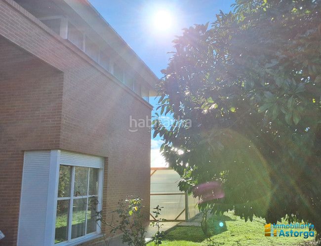 Foto eae7177f-9e53-4097-96ec-02ff4e5345d5. Chalet avec chauffage parking piscine dans Astorga